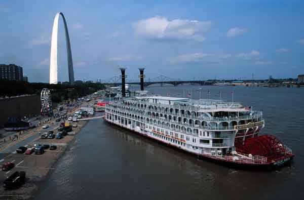 American Queen and Arch